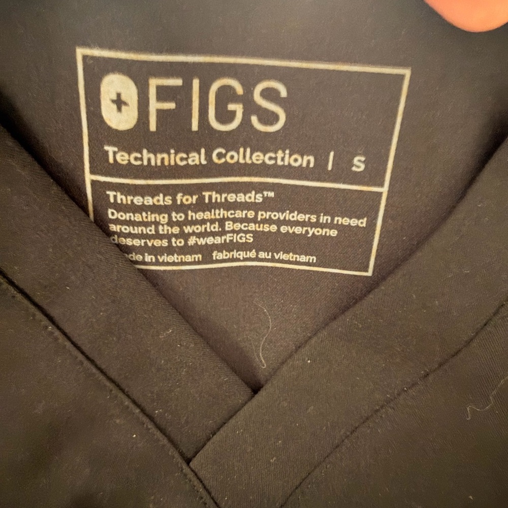Figs Leon 3 Pocket Scrub Top Mens Size Small,  Black V-Neck - Picture 3 of 8
